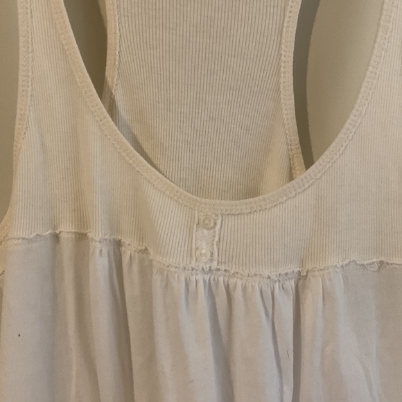 Hollister cream long tank top. Yoke rib top 2 pockets. 2 button detail. Size M - Picture 4 of 9